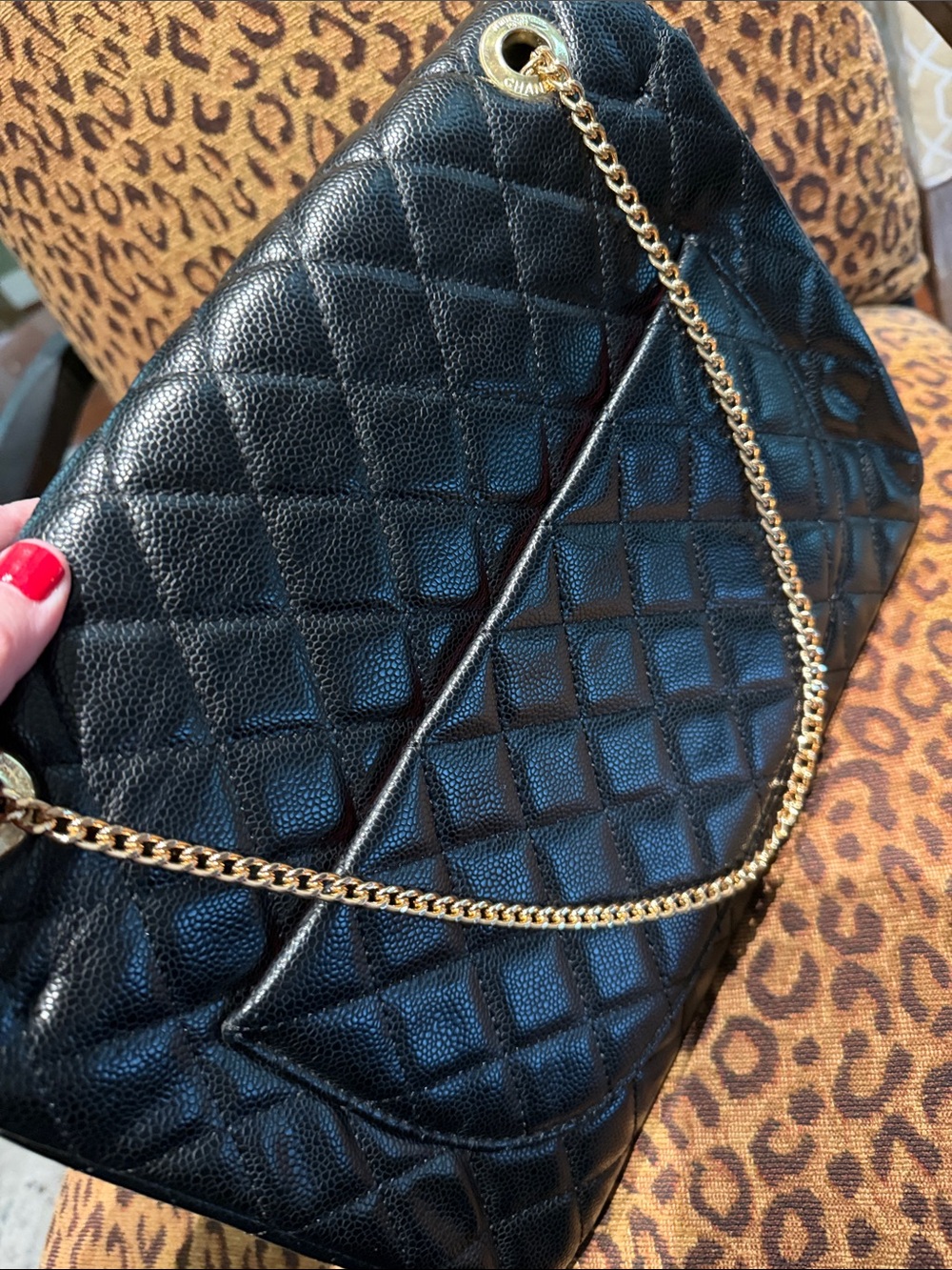 Beautiful Vegan Oversized Chain Strap Bag - Picture 2 of 4